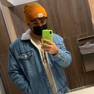 Meet your Posher, Dennis